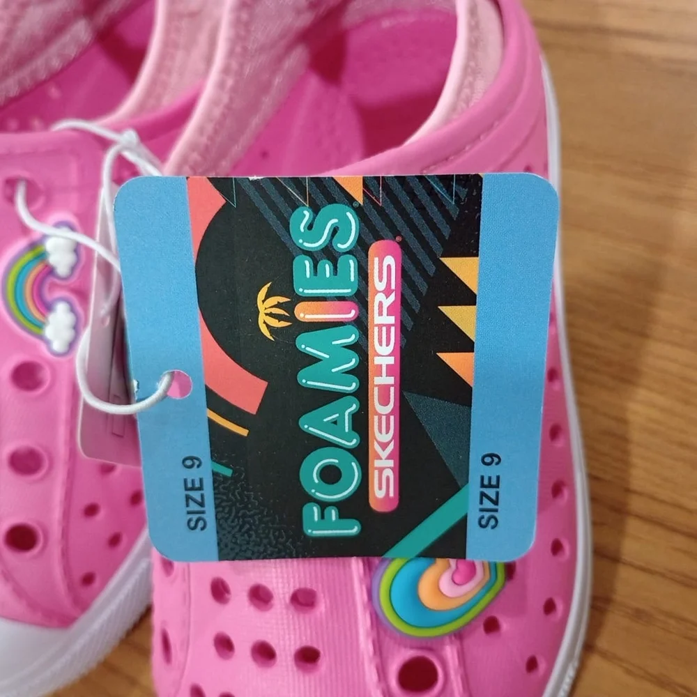 Size 6 Skechers Machine Washable Girl’s Shoes New With Tags